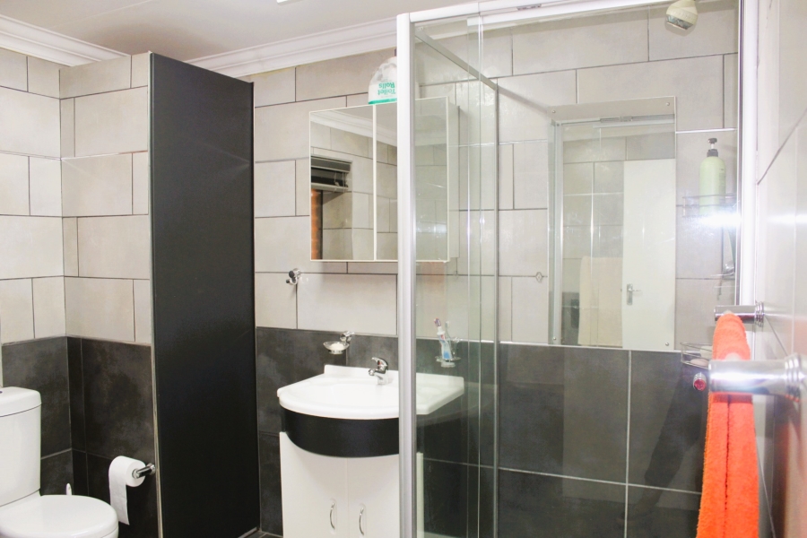 4 Bedroom Property for Sale in Lochvaal Gauteng