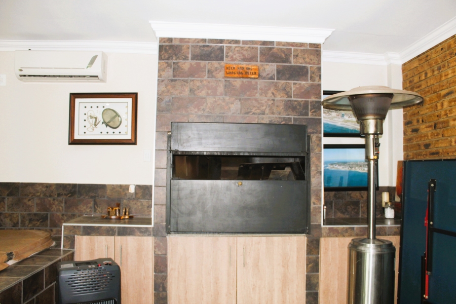 4 Bedroom Property for Sale in Lochvaal Gauteng