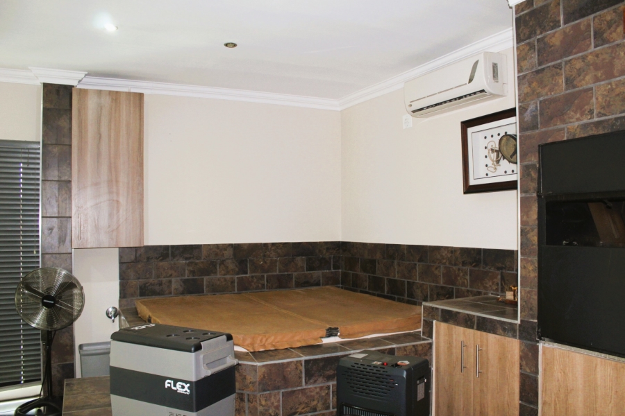 4 Bedroom Property for Sale in Lochvaal Gauteng