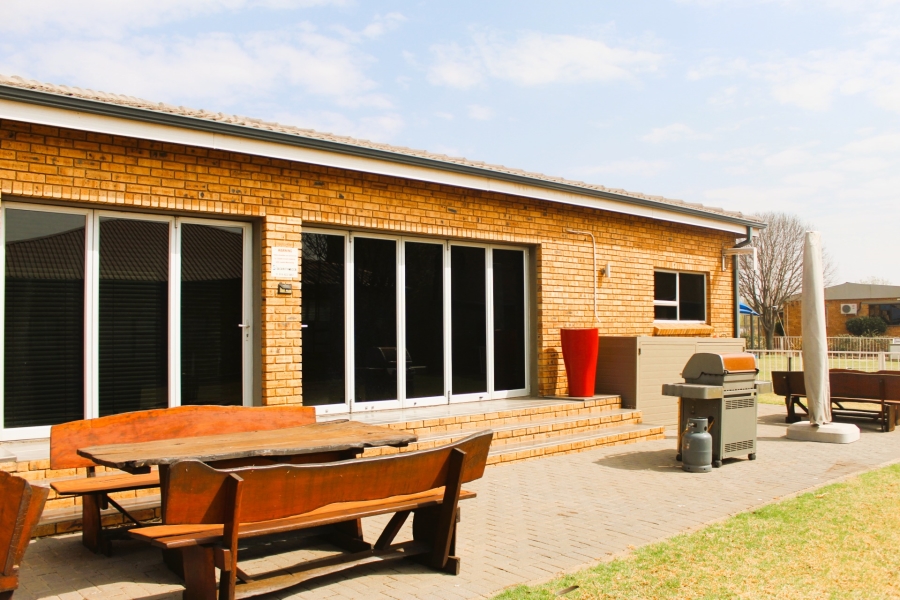 4 Bedroom Property for Sale in Lochvaal Gauteng