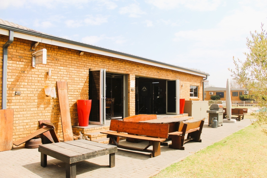 4 Bedroom Property for Sale in Lochvaal Gauteng