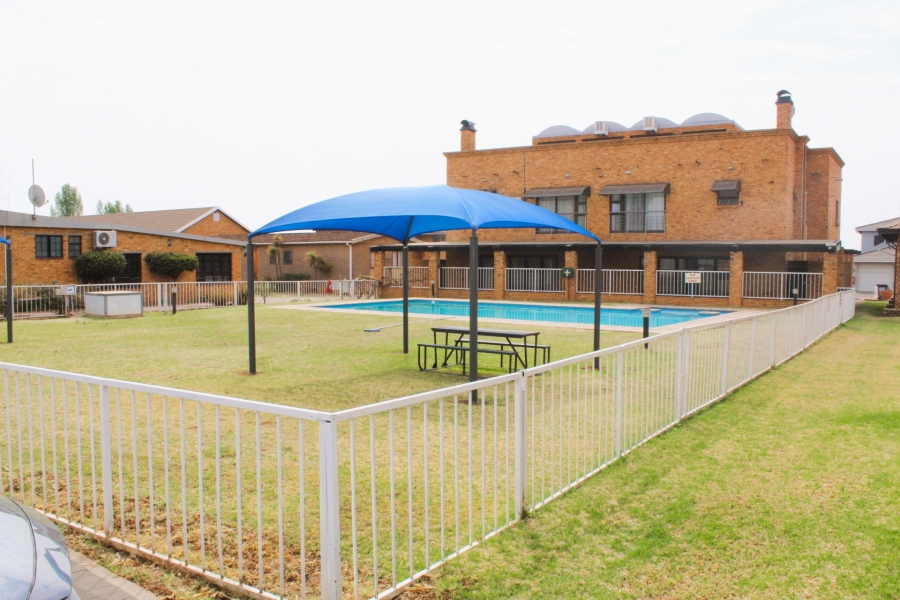 4 Bedroom Property for Sale in Lochvaal Gauteng