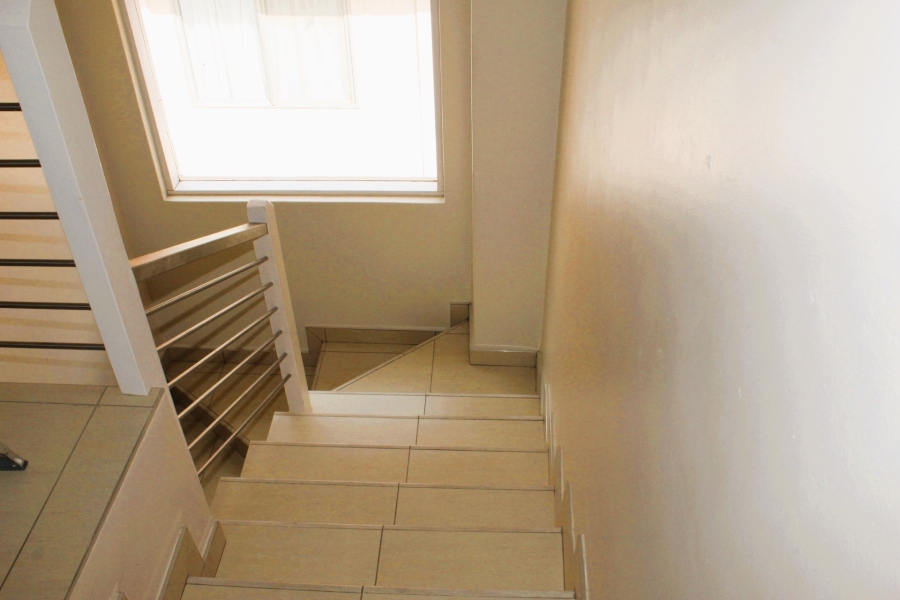 5 Bedroom Property for Sale in Lochvaal Gauteng