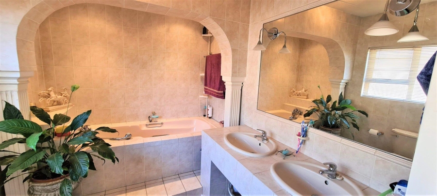 3 Bedroom Property for Sale in Three Rivers East Gauteng