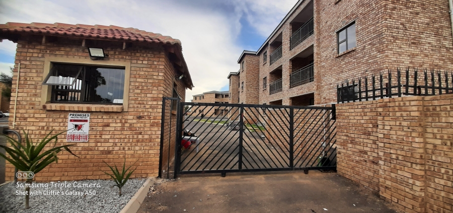 2 Bedroom Property for Sale in Albertsdal Gauteng