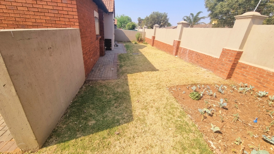 3 Bedroom Property for Sale in Crescent Wood Country Estate Gauteng
