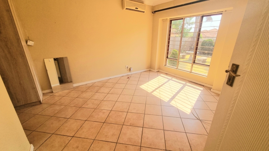 3 Bedroom Property for Sale in Crescent Wood Country Estate Gauteng