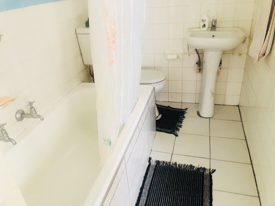 1 Bedroom Property for Sale in Bezuidenhout Valley Gauteng