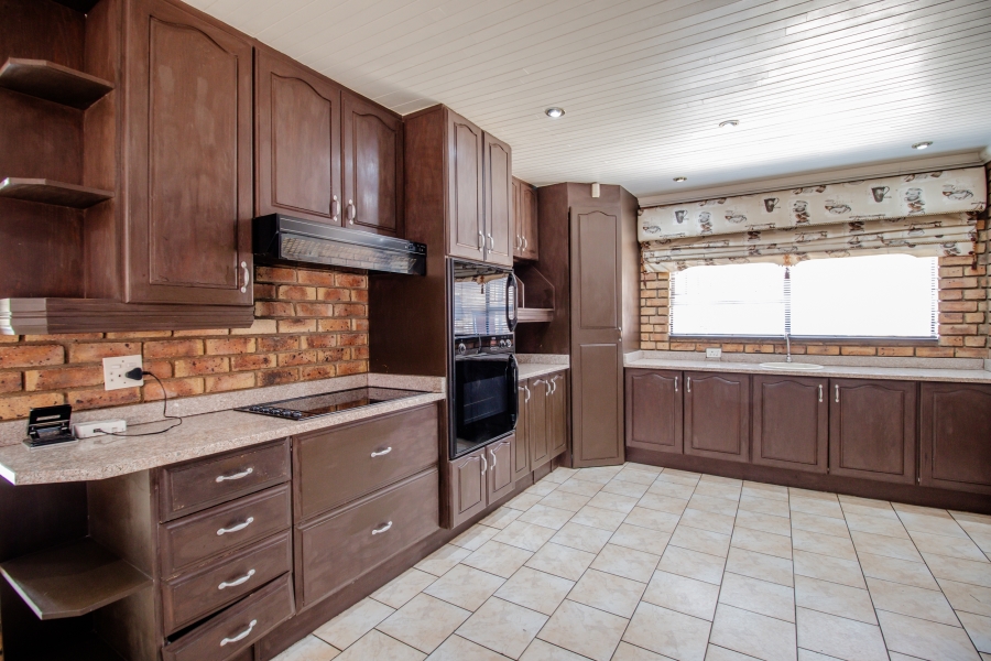 9 Bedroom Property for Sale in Ravenswood Gauteng