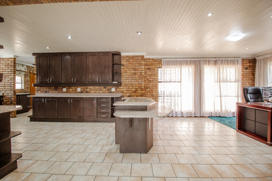 9 Bedroom Property for Sale in Ravenswood Gauteng