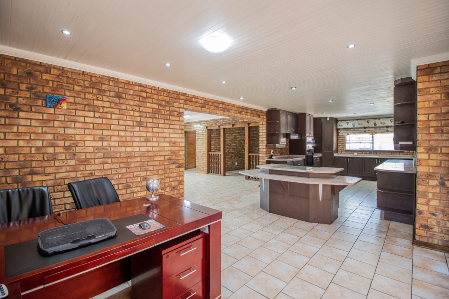 9 Bedroom Property for Sale in Ravenswood Gauteng