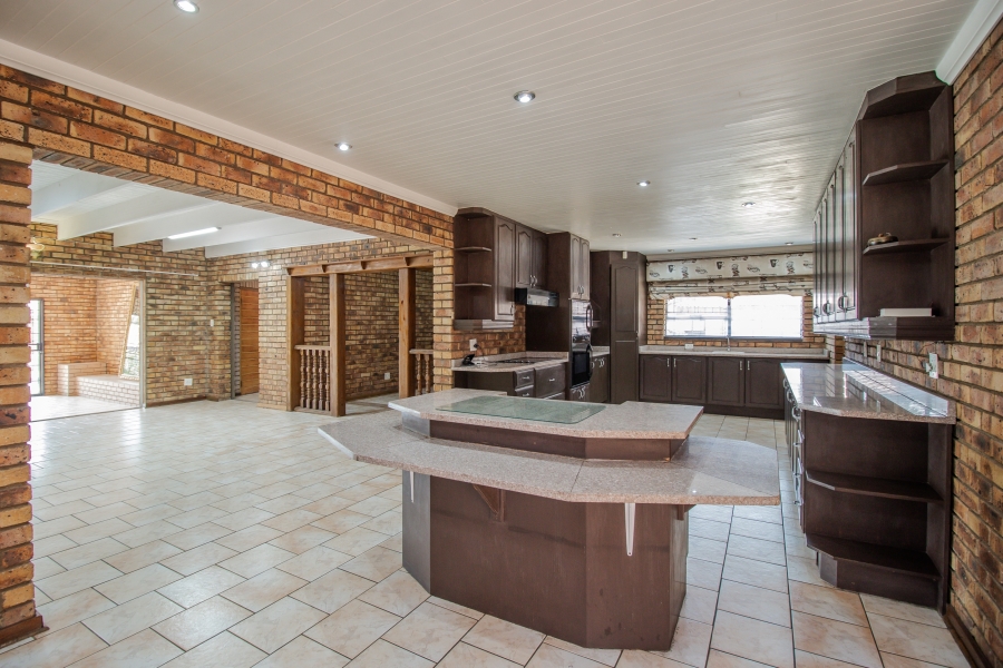 9 Bedroom Property for Sale in Ravenswood Gauteng