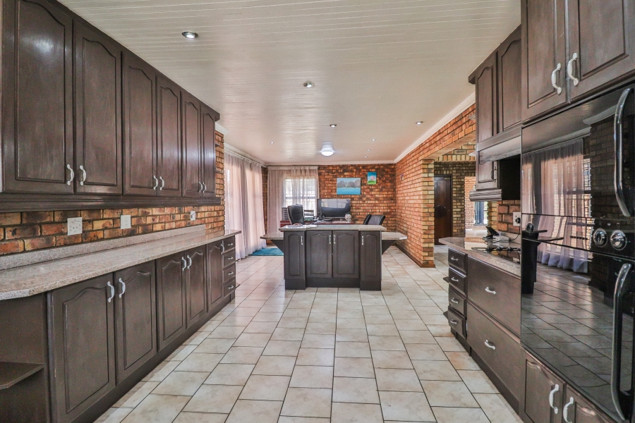 9 Bedroom Property for Sale in Ravenswood Gauteng