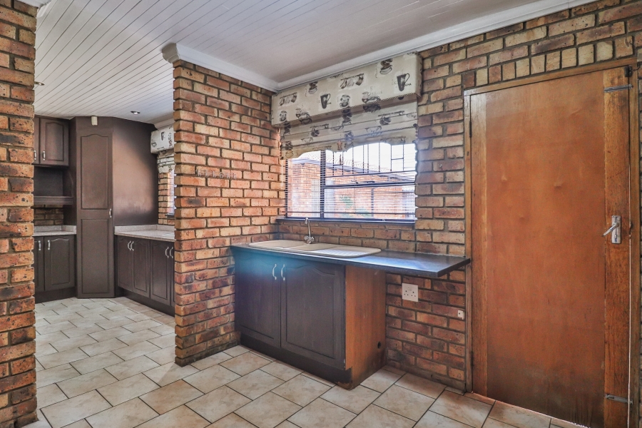 9 Bedroom Property for Sale in Ravenswood Gauteng