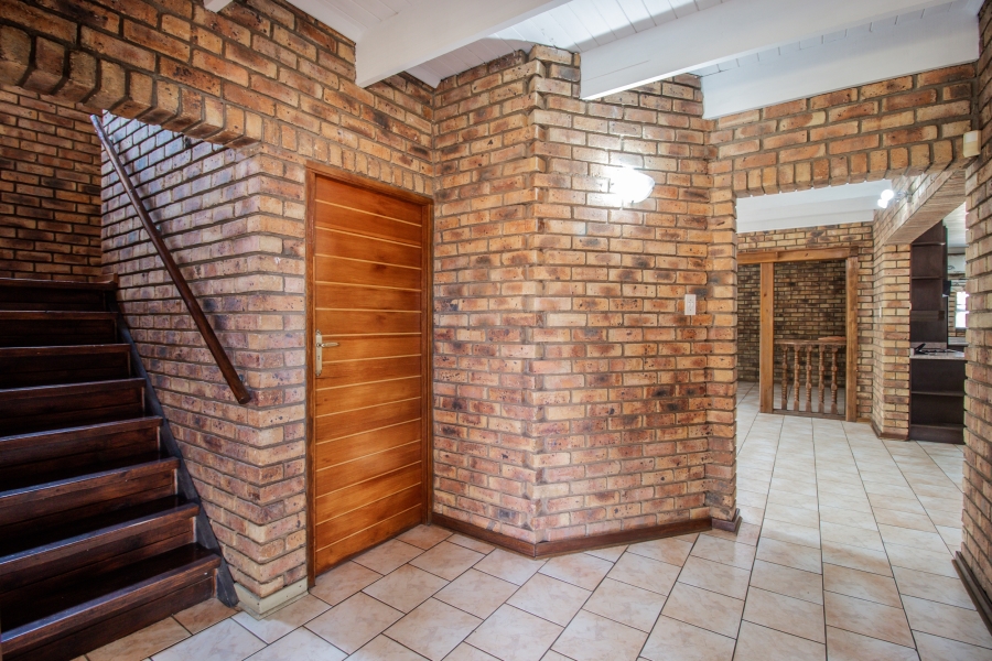 9 Bedroom Property for Sale in Ravenswood Gauteng