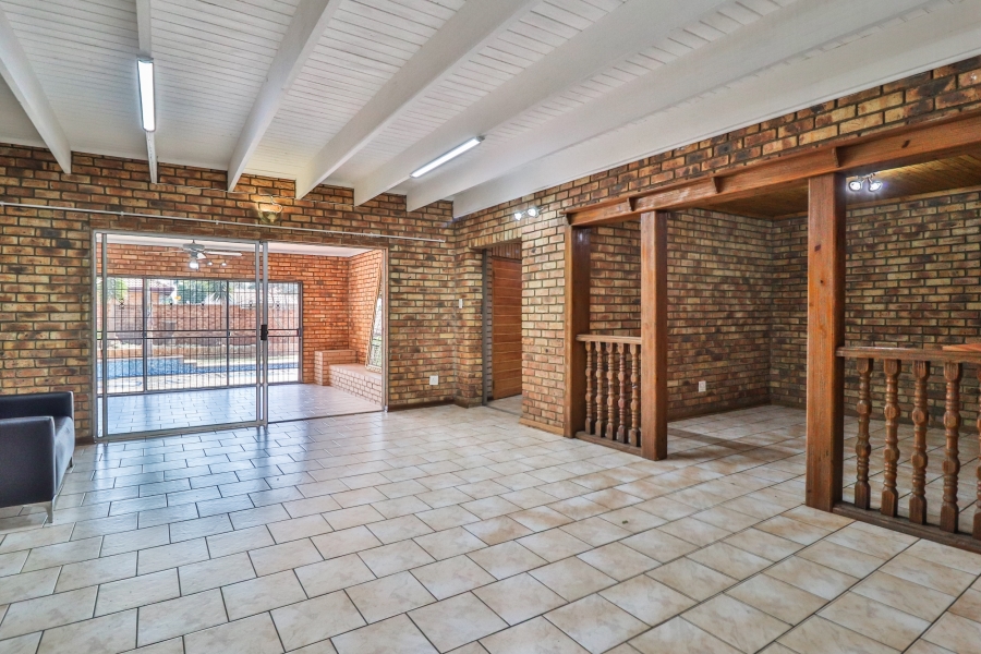 9 Bedroom Property for Sale in Ravenswood Gauteng