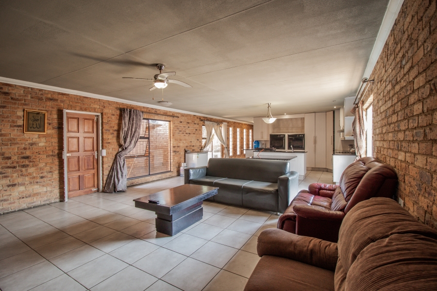 9 Bedroom Property for Sale in Ravenswood Gauteng