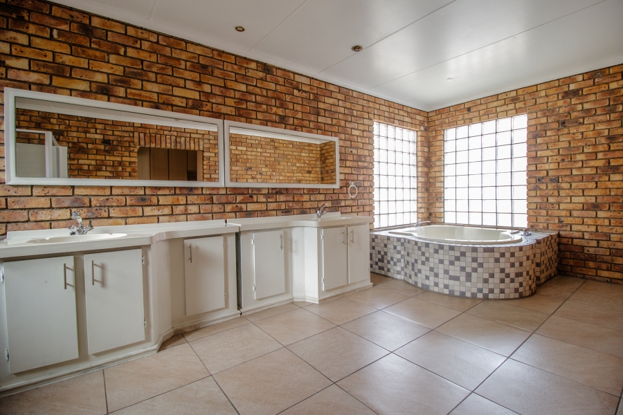 9 Bedroom Property for Sale in Ravenswood Gauteng