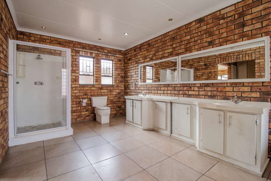 9 Bedroom Property for Sale in Ravenswood Gauteng