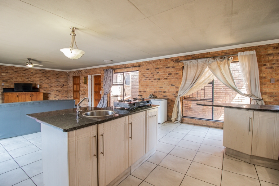 9 Bedroom Property for Sale in Ravenswood Gauteng