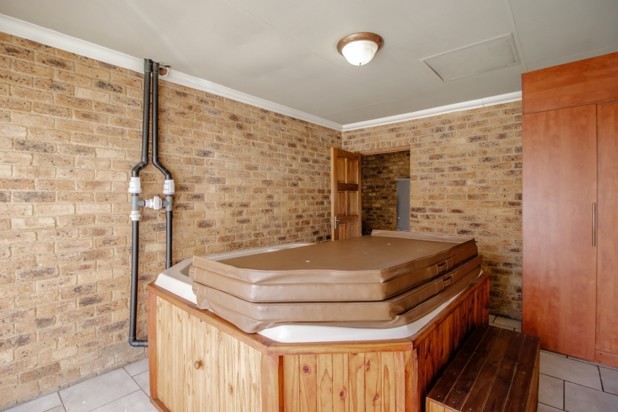 9 Bedroom Property for Sale in Ravenswood Gauteng