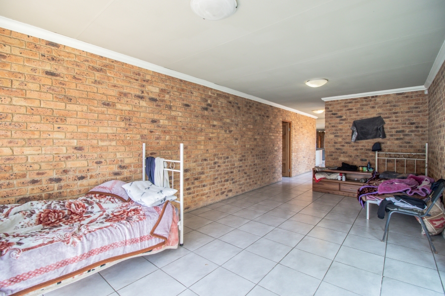 9 Bedroom Property for Sale in Ravenswood Gauteng