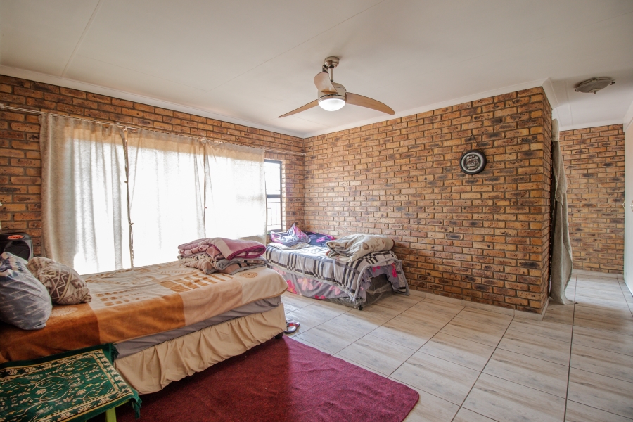 9 Bedroom Property for Sale in Ravenswood Gauteng