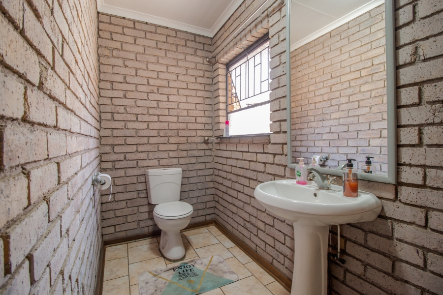 9 Bedroom Property for Sale in Ravenswood Gauteng