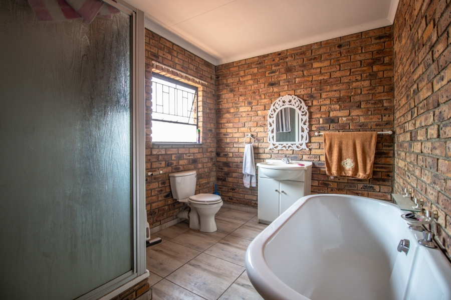 9 Bedroom Property for Sale in Ravenswood Gauteng