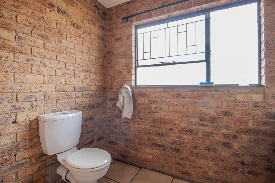 9 Bedroom Property for Sale in Ravenswood Gauteng