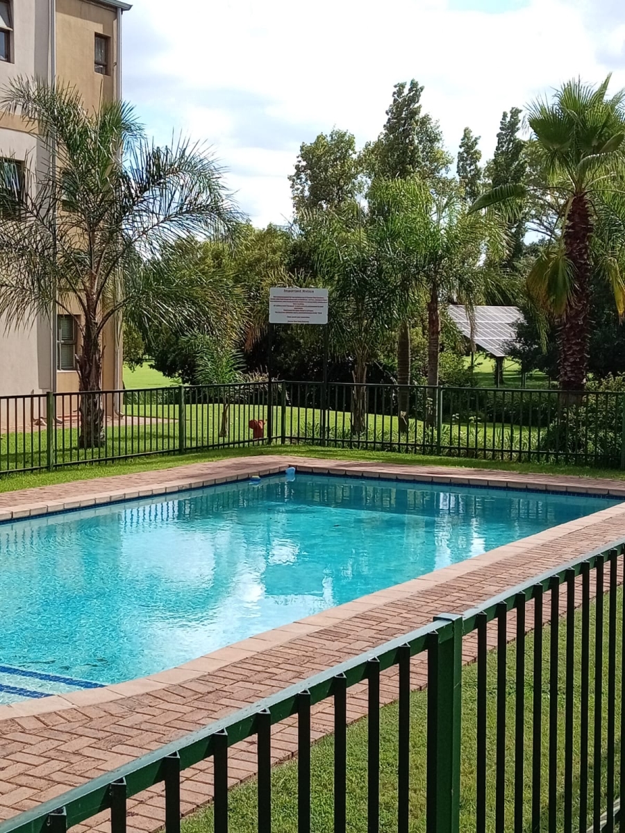 1 Bedroom Property for Sale in Zwartkop Golf Estate Gauteng