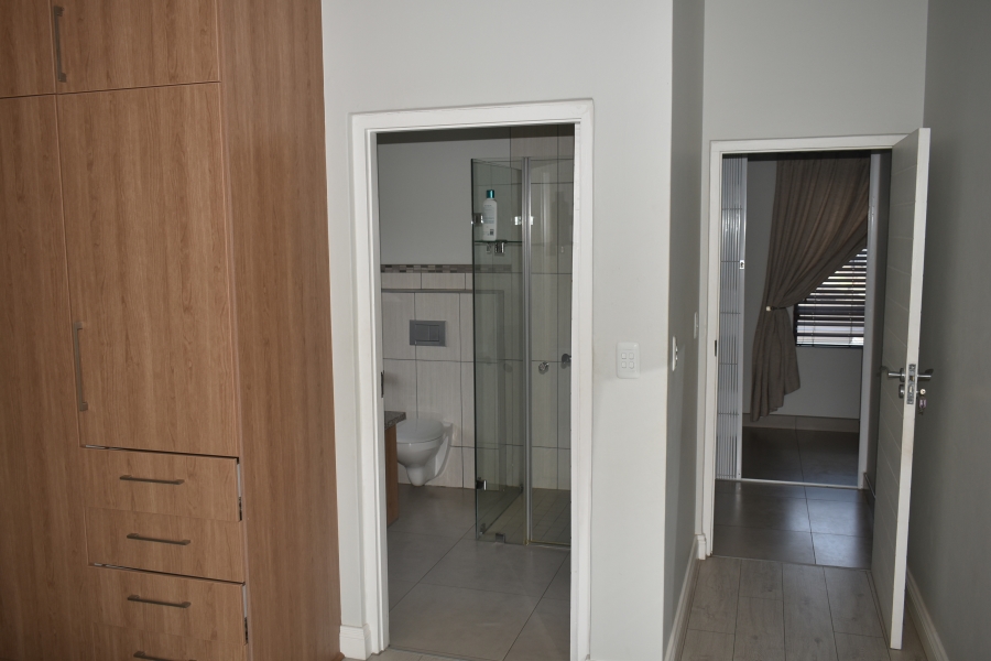 6 Bedroom Property for Sale in Zambezi Country Estate Gauteng