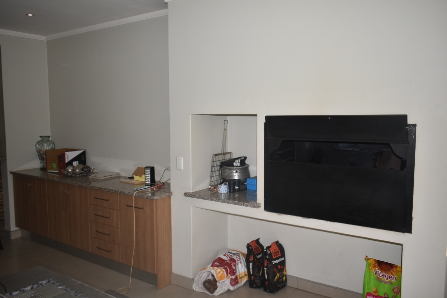 6 Bedroom Property for Sale in Zambezi Country Estate Gauteng