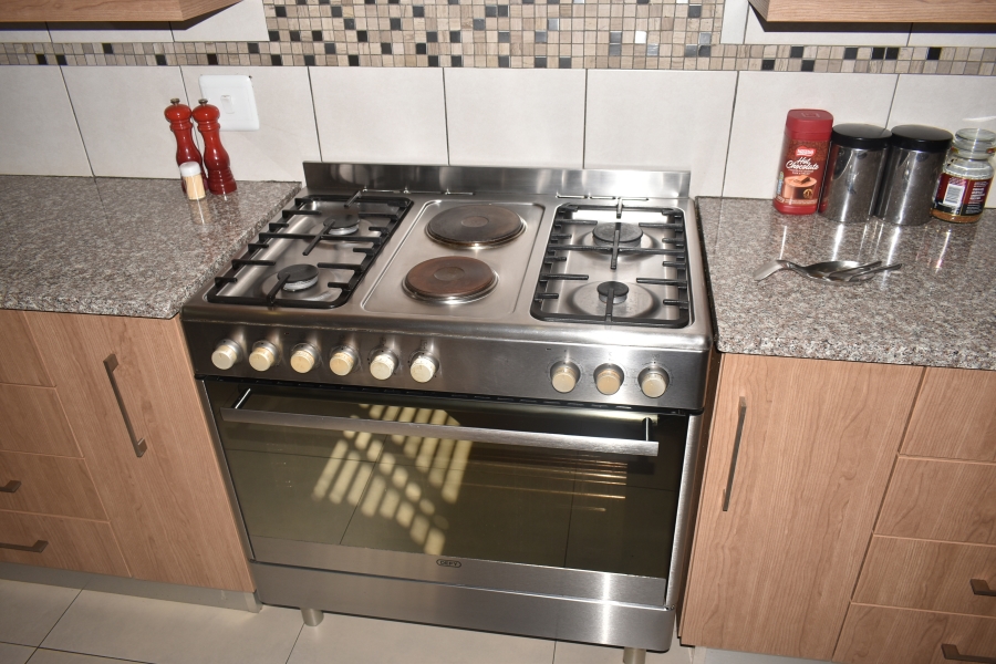 6 Bedroom Property for Sale in Zambezi Country Estate Gauteng