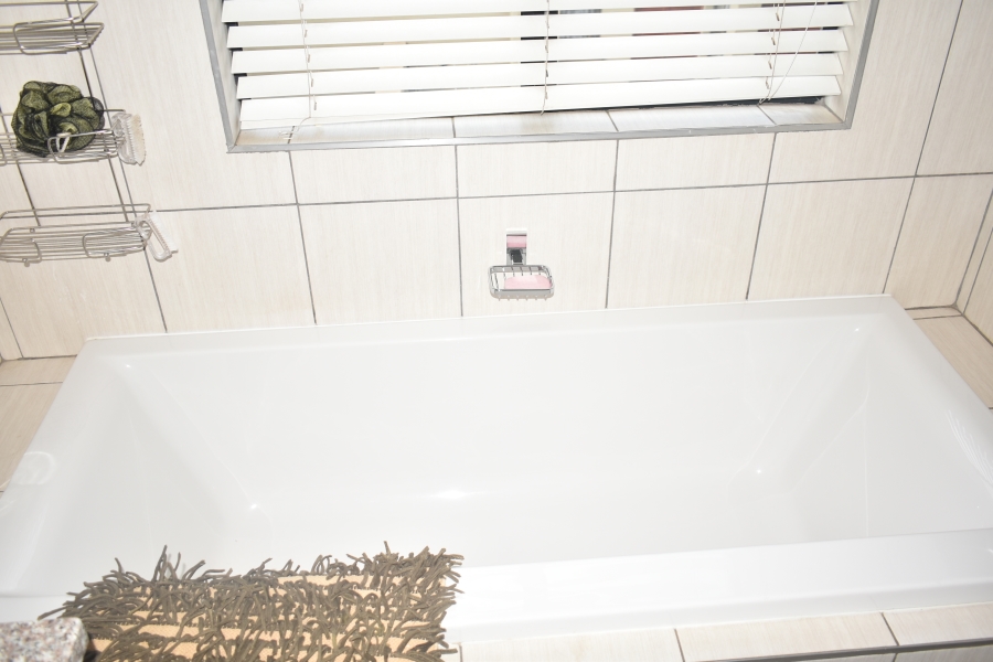 6 Bedroom Property for Sale in Zambezi Country Estate Gauteng