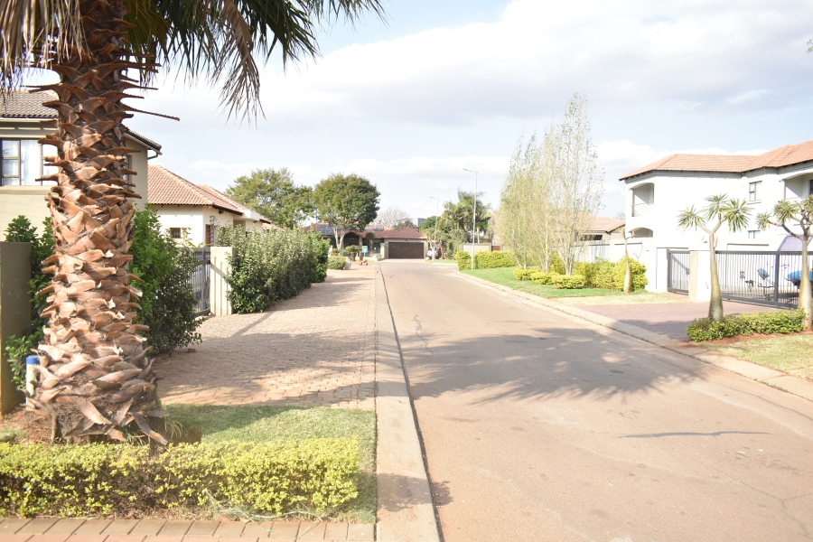 6 Bedroom Property for Sale in Zambezi Country Estate Gauteng