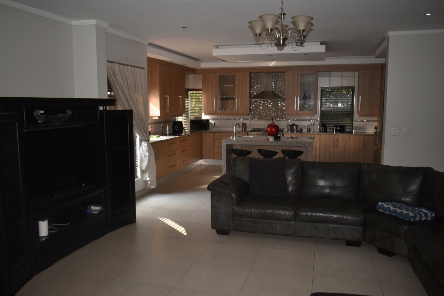 6 Bedroom Property for Sale in Zambezi Country Estate Gauteng