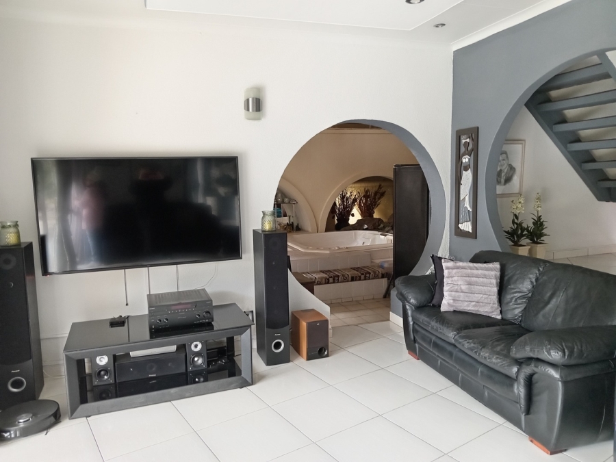 3 Bedroom Property for Sale in Presidents Dam Gauteng