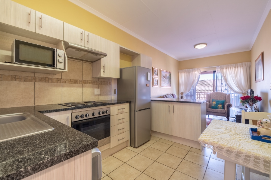 1 Bedroom Property for Sale in Featherbrooke Hills Retirement Gauteng