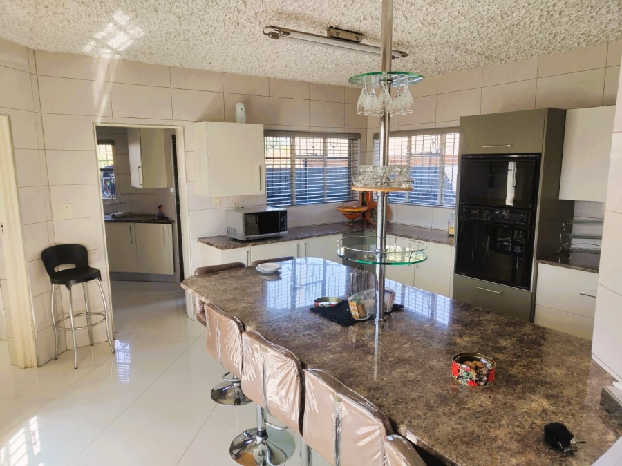 4 Bedroom Property for Sale in Roshnee Gauteng
