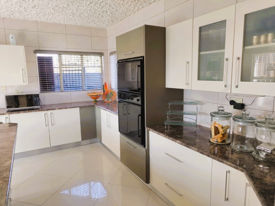 4 Bedroom Property for Sale in Roshnee Gauteng