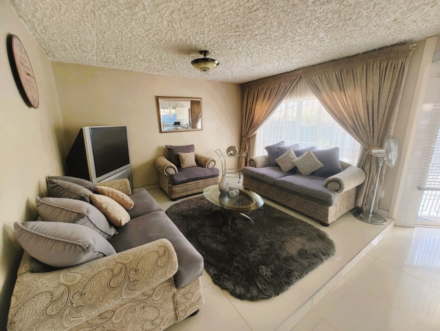 4 Bedroom Property for Sale in Roshnee Gauteng