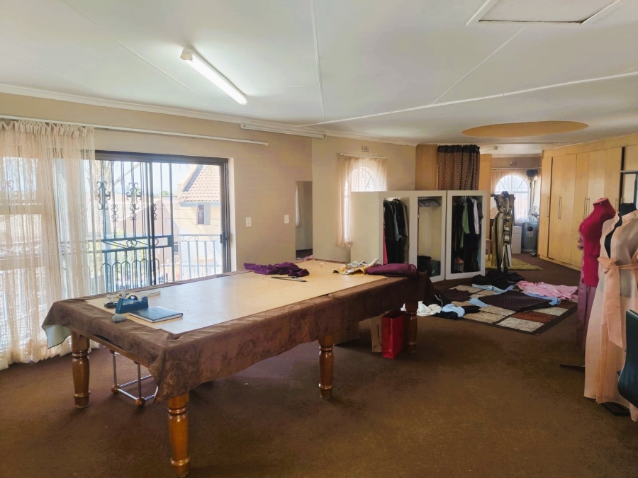 4 Bedroom Property for Sale in Roshnee Gauteng