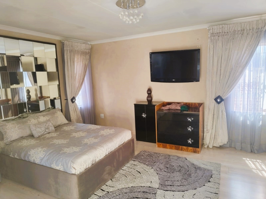 4 Bedroom Property for Sale in Roshnee Gauteng