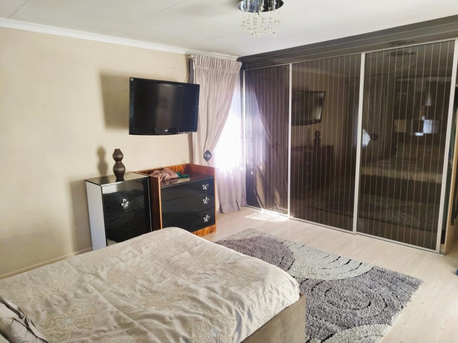 4 Bedroom Property for Sale in Roshnee Gauteng