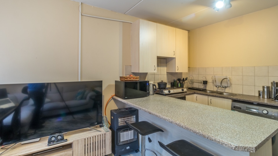 1 Bedroom Property for Sale in Grand Central Gauteng