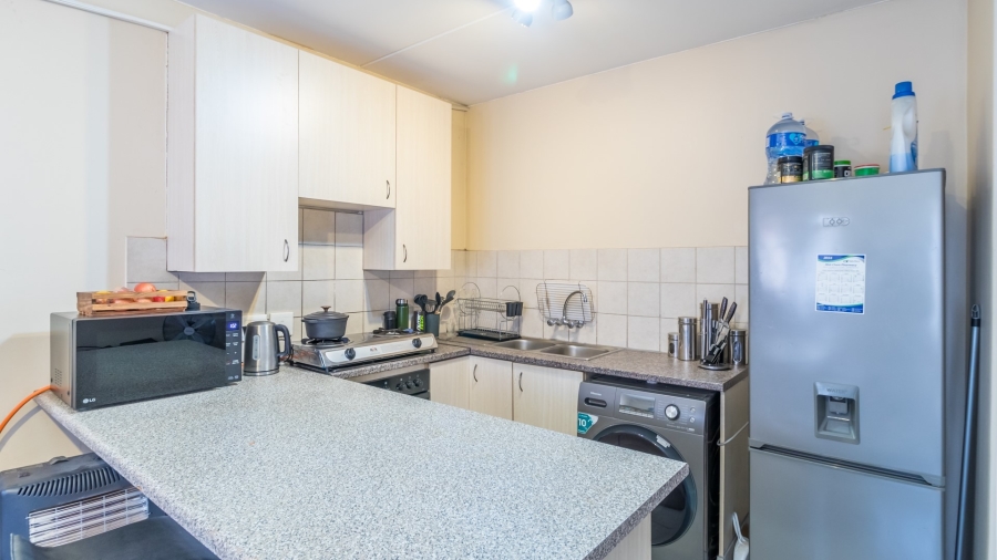 1 Bedroom Property for Sale in Grand Central Gauteng