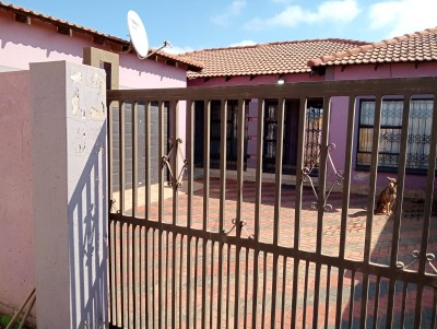 3 Bedroom Property for Sale in Lawley Gauteng