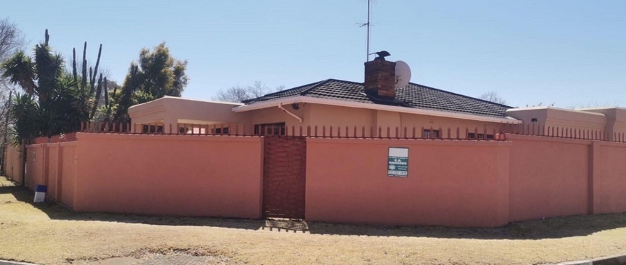 3 Bedroom Property for Sale in Crown Gardens Gauteng