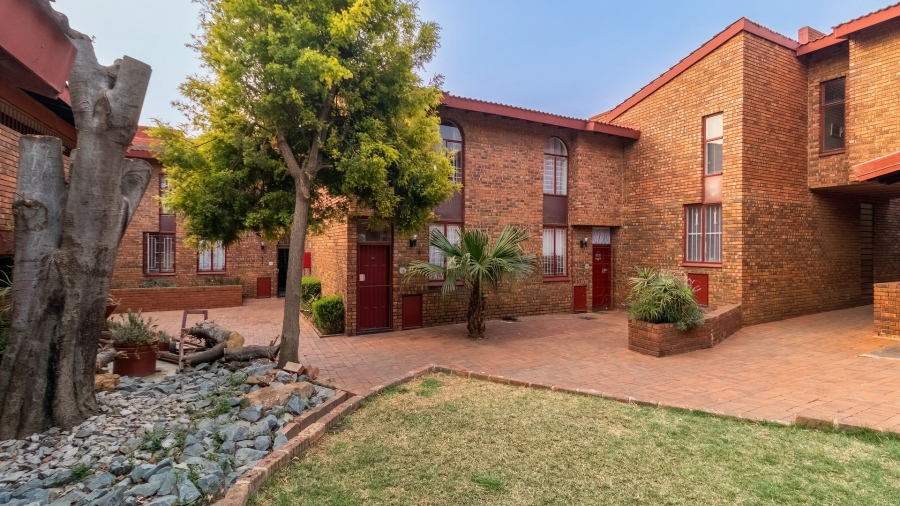 2 Bedroom Property for Sale in Linmeyer Gauteng